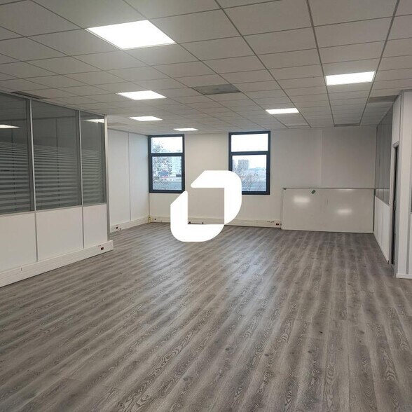 Office in Créteil to rent - Interior Photo - Image 3 of 11