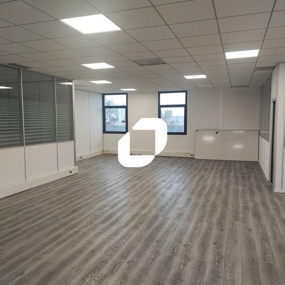 Office in Créteil to rent - Interior Photo - Image 3 of 11
