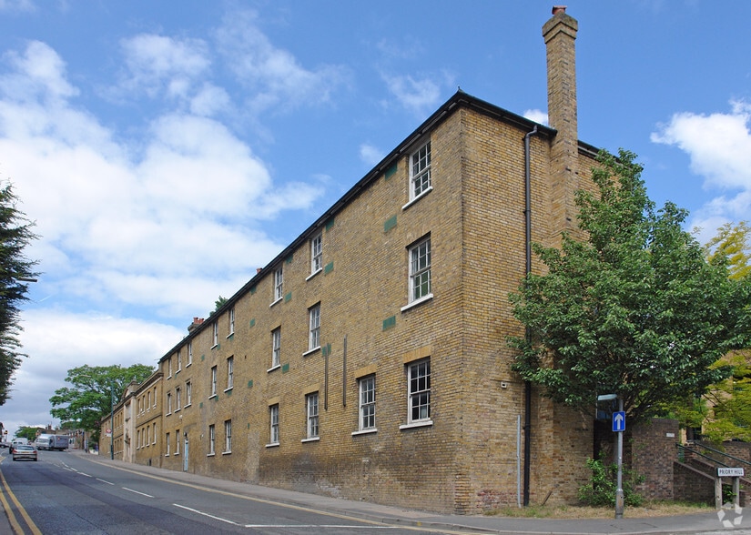 West Hl, Dartford to rent - Building Photo - Image 3 of 5