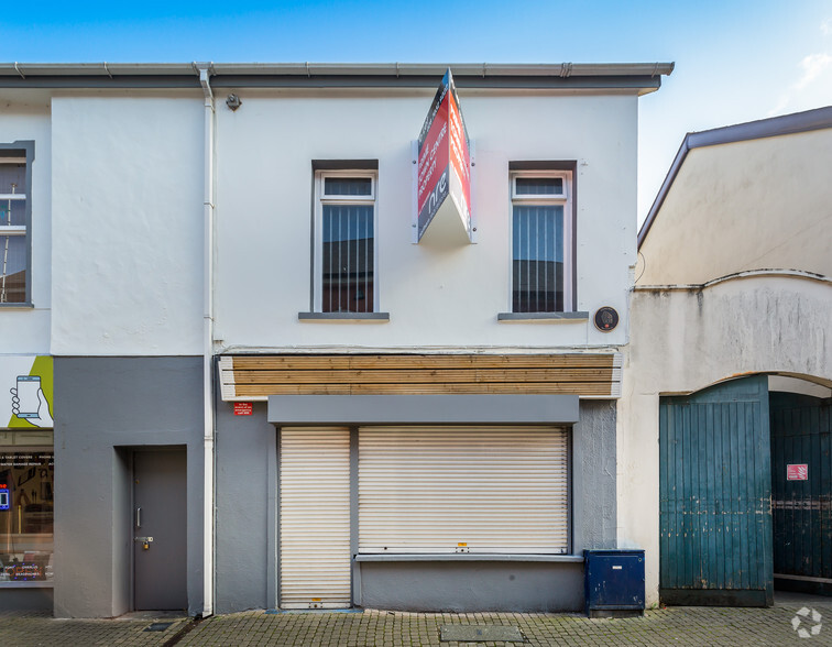 6 Stone Row, Coleraine for rent - Building Photo - Image 2 of 2