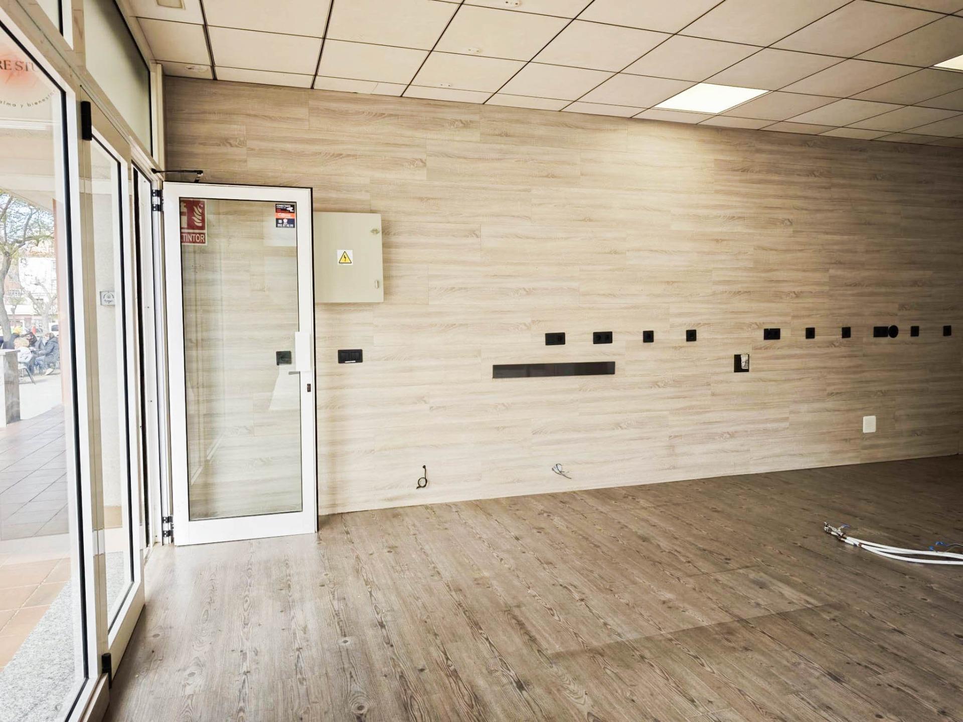 Retail in Olesa de Montserrat, Barcelona to rent Interior Photo- Image 1 of 17