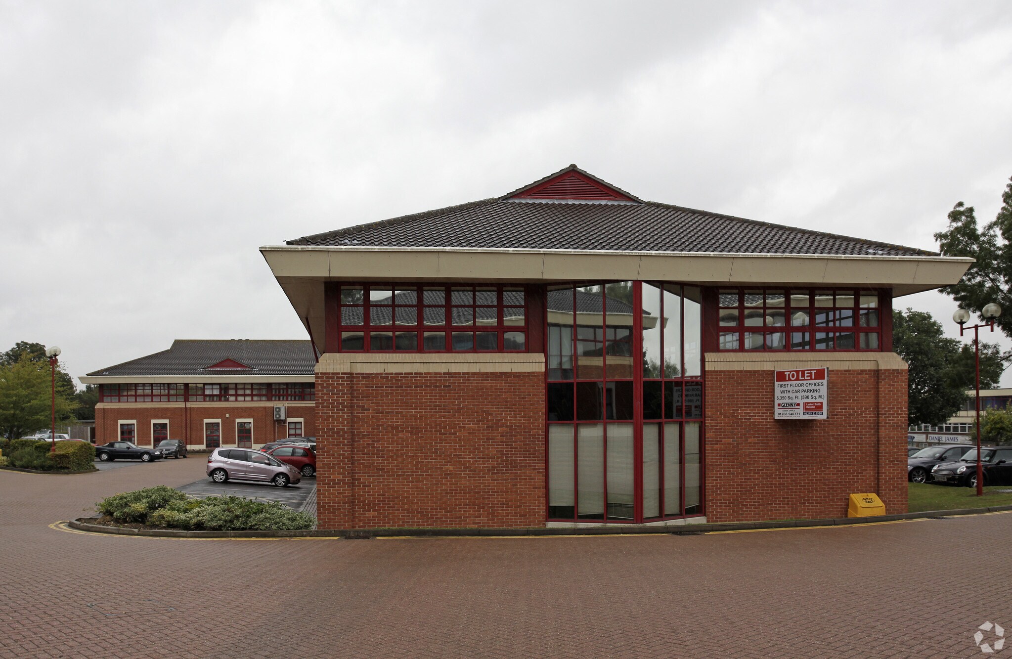 2 Woodbrook Cres, Billericay to rent Primary Photo- Image 1 of 3