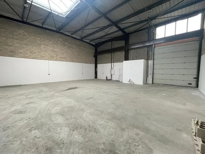 Light Industrial in Le Thillay to rent - Building Photo - Image 3 of 17