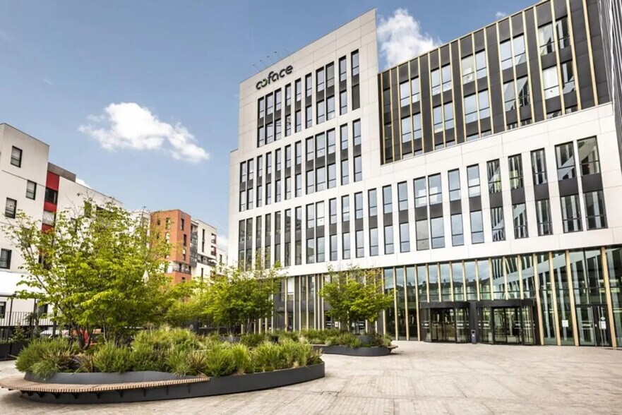 1 Place Costes Et Bellonte, Bois-Colombes to rent - Building Photo - Image 3 of 29