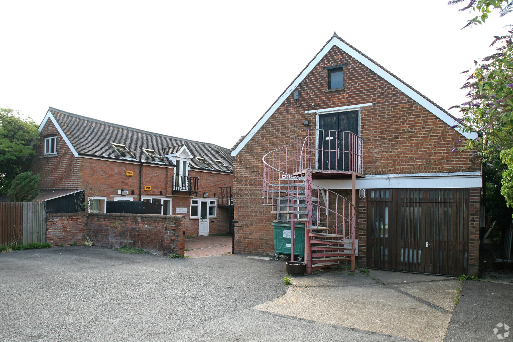 Milton Rd, Aylesbury for sale Primary Photo- Image 1 of 1