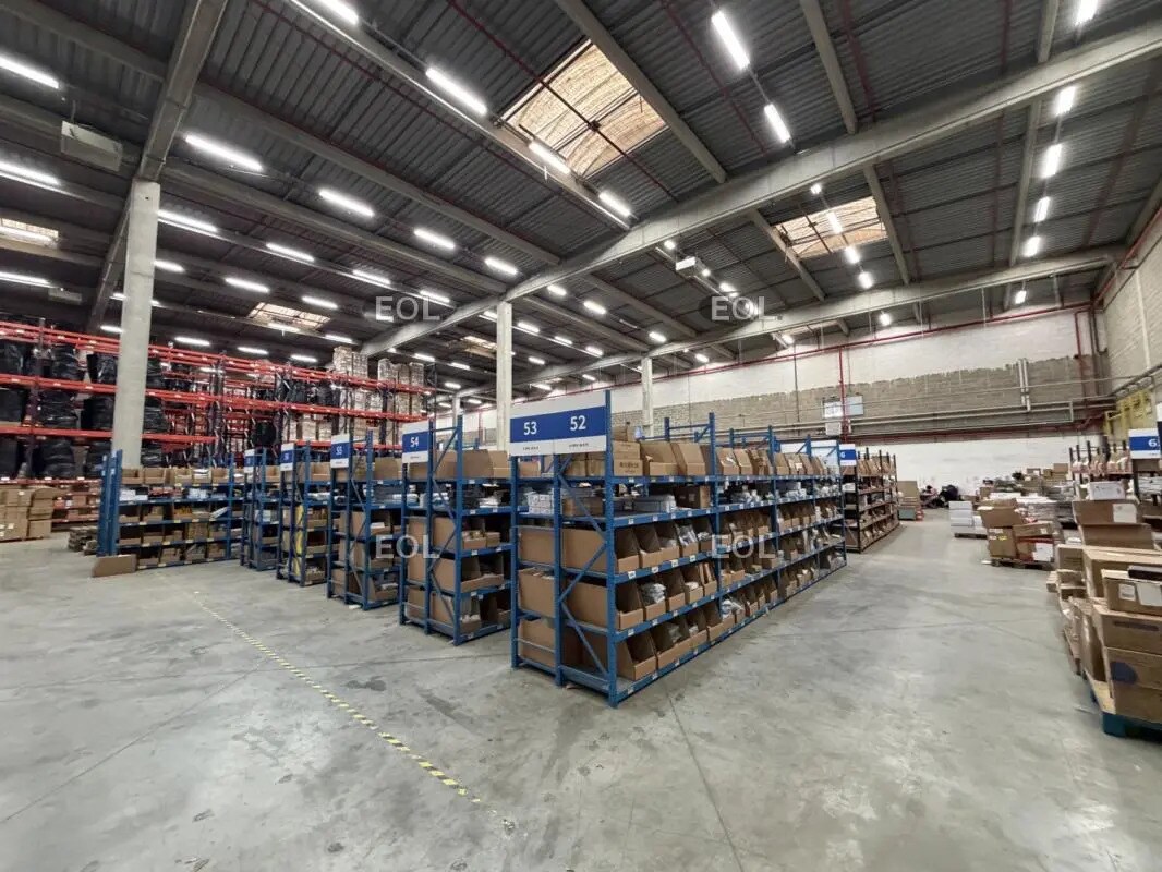 Industrial in SAINT-OUEN-L'AUMONE to rent Interior Photo- Image 1 of 8