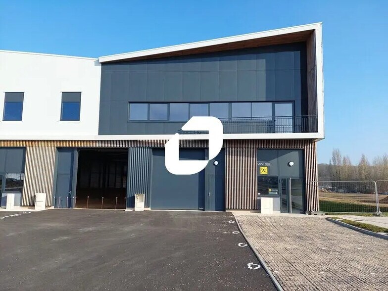 51 Rue Pierre Curie, Plaisir for sale - Primary Photo - Image 2 of 9