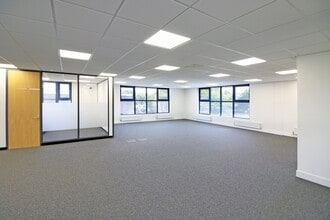 Watchmead, Welwyn Garden City to rent Interior Photo- Image 1 of 4