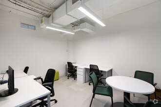 31-00 47th Ave, Long Island City, NY to rent Interior Photo- Image 2 of 3