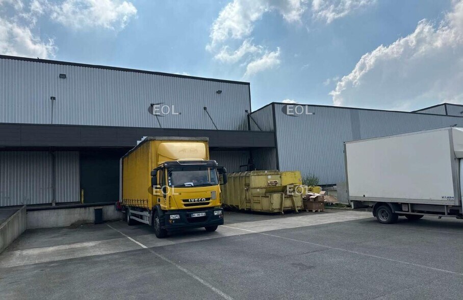 Industrial in Louvres to rent - Building Photo - Image 2 of 8