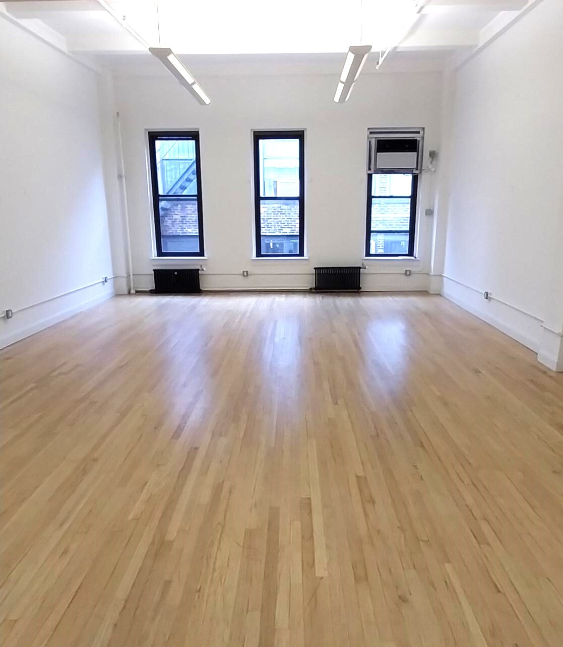 37 W 20th St, New York, NY for rent Interior Photo- Image 1 of 2