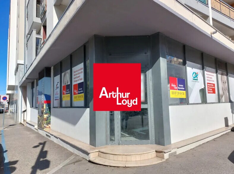 Retail in Aubagne to rent - Building Photo - Image 1 of 7