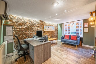 9 Church St, Holt to rent Interior Photo- Image 1 of 5