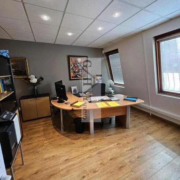 Office in Verrières-le-Buisson to rent - Building Photo - Image 3 of 4