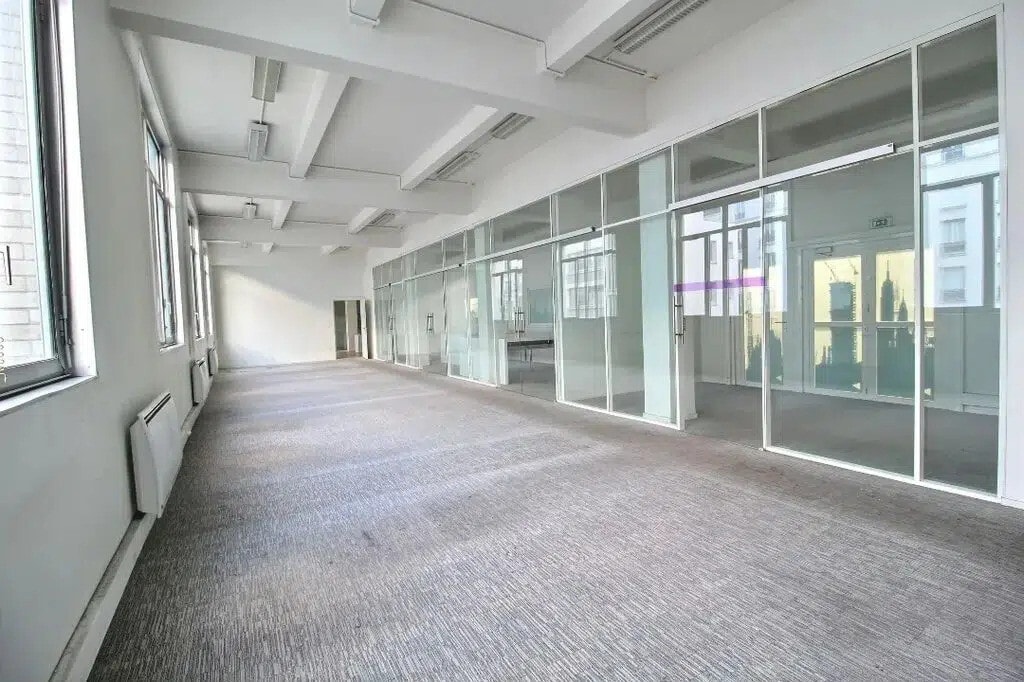 Location Bureaux 130 m² à 575 m² - Photo 1