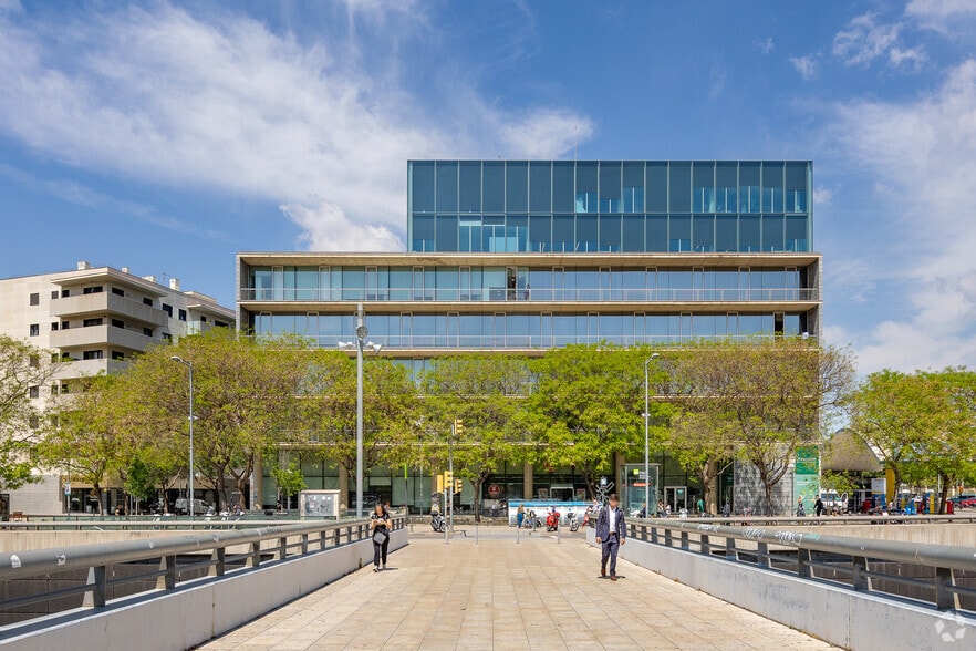 Avinguda Metro, 16, L'Hospitalet de Llobregat, Barcelona to rent - Primary Photo - Image 1 of 4