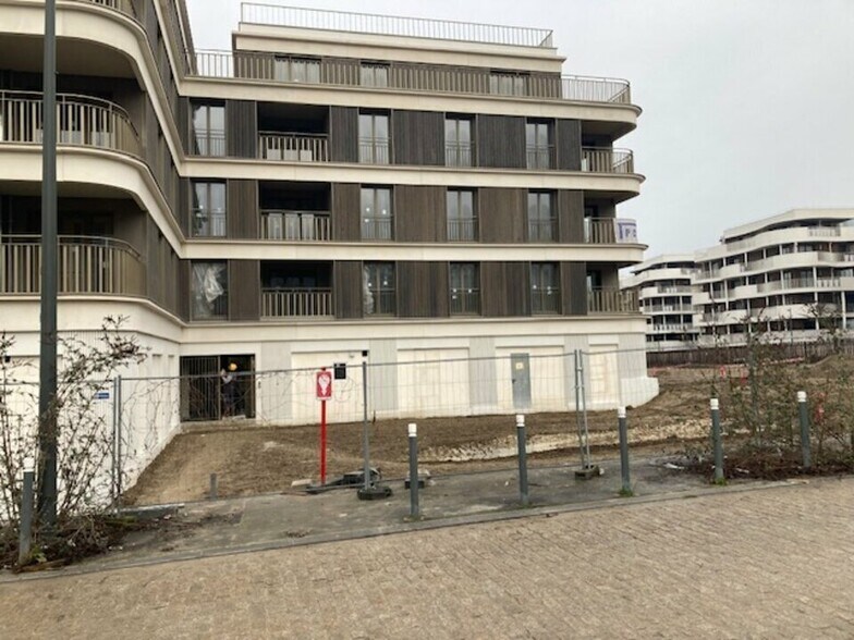 Retail in Noisy-le-Grand for sale - Building Photo - Image 2 of 14