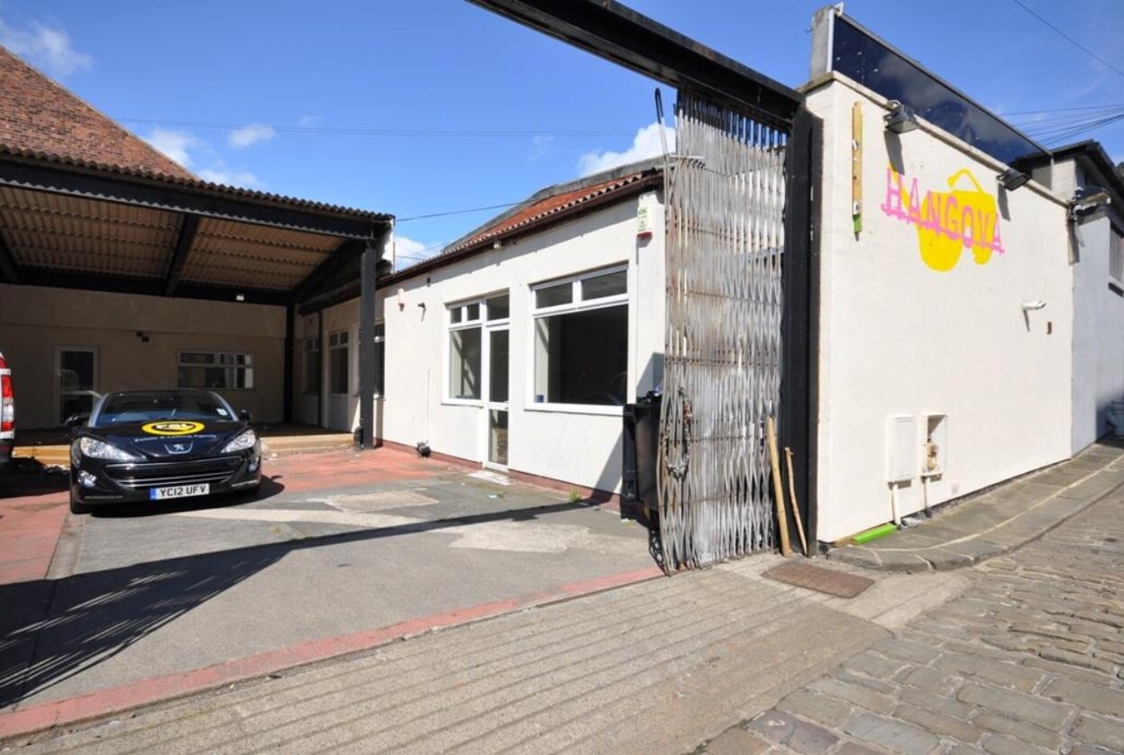 White Horse Yard, Wakefield for sale Primary Photo- Image 1 of 1