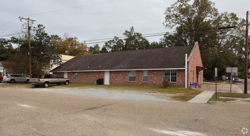 300 E Pine St, Ponchatoula, LA for sale - Primary Photo - Image 1 of 2