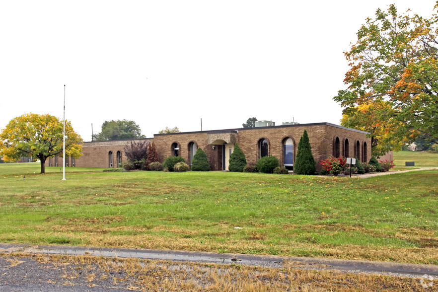 2491 Industrial Dr, Highland, IL for sale - Primary Photo - Image 1 of 1