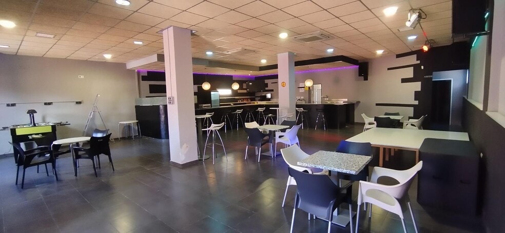 Retail in Calasparra to rent - Interior Photo - Image 2 of 25