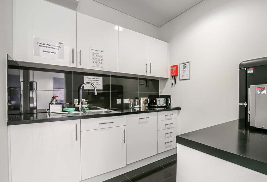 36 Curlew St, London to rent - Building Photo - Image 3 of 10