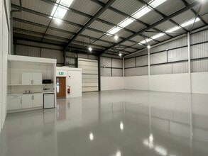 Bilton Way, Luton to rent Interior Photo- Image 1 of 3