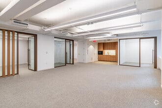 122 E 42nd St, New York, NY to rent Interior Photo- Image 2 of 3