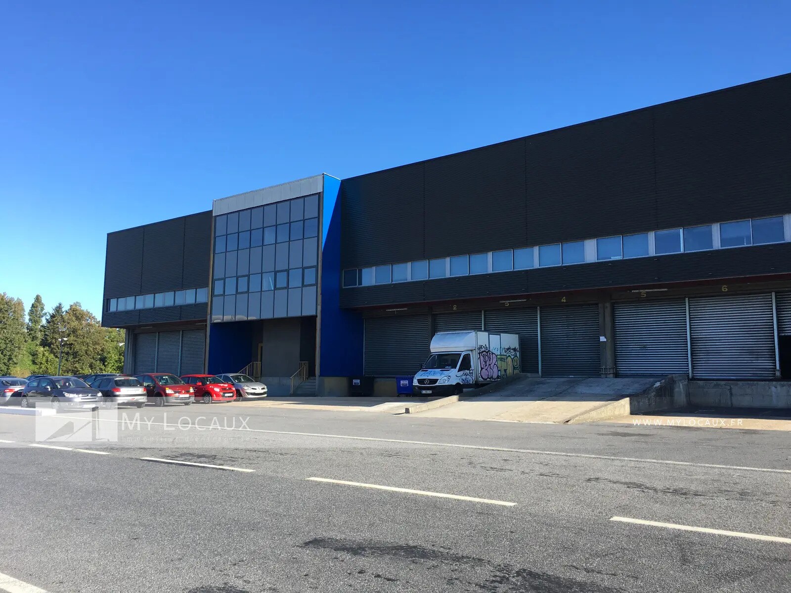 Industrial in Aulnay-sous-Bois to rent Building Photo- Image 1 of 6