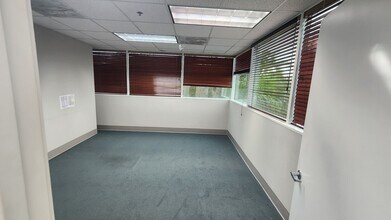 1111 Park Centre Blvd, Miami Gardens, FL to rent Interior Photo- Image 2 of 22