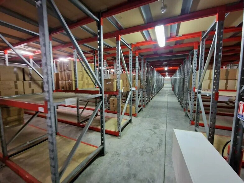 Industrial in Vallauris to rent - Interior Photo - Image 2 of 10