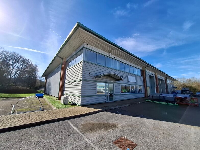 Hurricane Rd, Brockworth to rent - Building Photo - Image 3 of 4