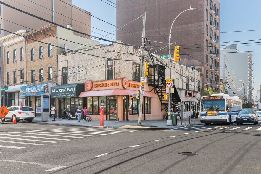 2701 21st St, Astoria, NY to rent - Building Photo - Image 2 of 2