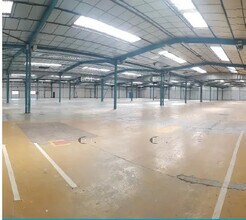Industrial in Coignières to rent Interior Photo- Image 1 of 1