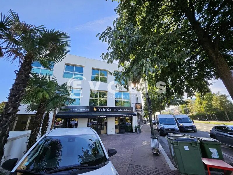 Office in Clamart to rent Building Photo- Image 1 of 24