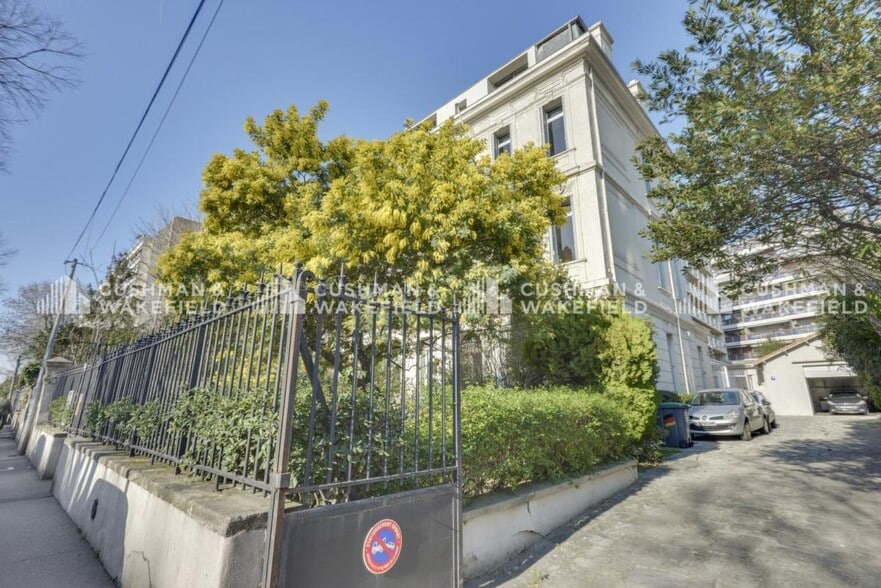 Office in Marseille to rent - Building Photo - Image 2 of 15