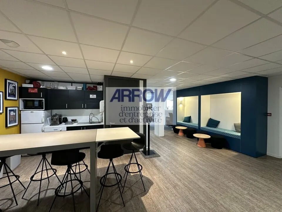 Location Bureaux 404 m² - Photo 1