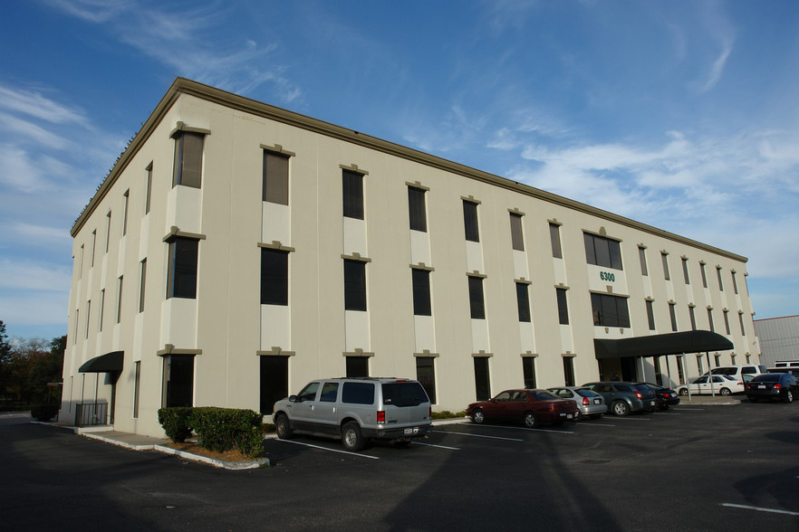 6300 Richmond Ave, Houston, TX for rent - Building Photo - Image 1 of 2