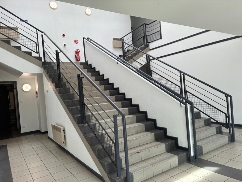 Office in Créteil to rent - Interior Photo - Image 2 of 10