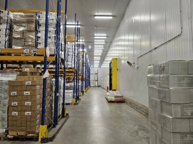 Industrial in SAINT-OUEN-L'AUMONE to rent - Interior Photo - Image 2 of 7