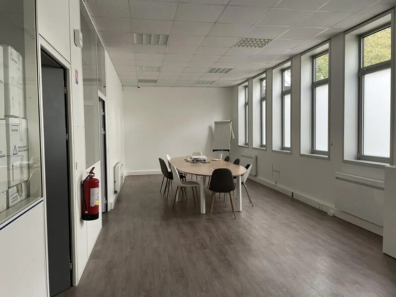 Office in Éragny to rent - Interior Photo - Image 3 of 33