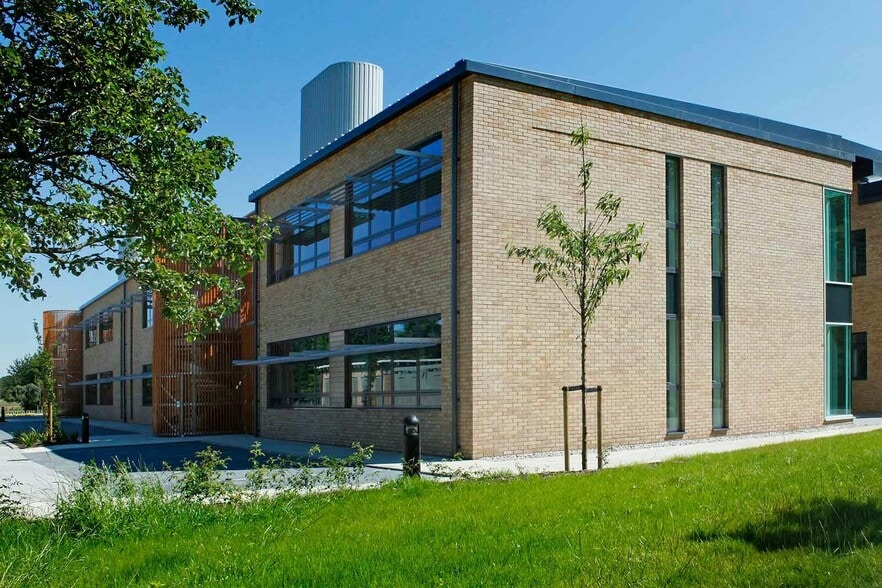 Chesterford Park, Little Chesterford to rent - Building Photo - Image 3 of 7