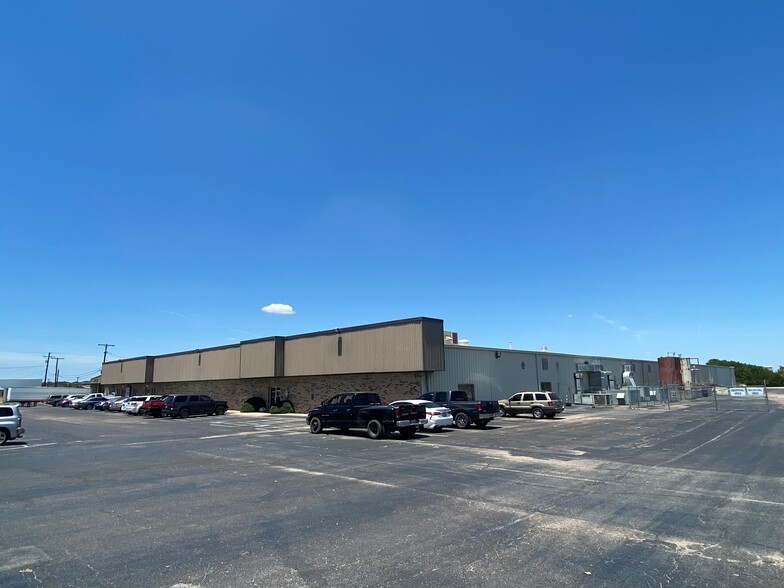 624 Texas Central Pky, Waco, TX for sale - Building Photo - Image 1 of 1