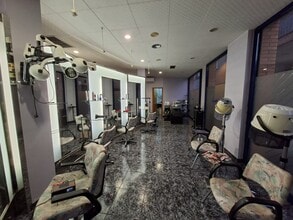 Retail in Igualada, Barcelona to rent Interior Photo- Image 1 of 11