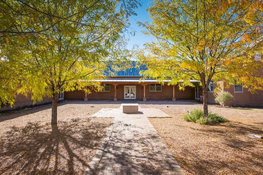 6 Banana Ln, Santa Fe, NM for sale - Primary Photo - Image 1 of 1