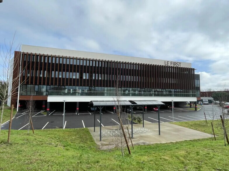 Office in Mérignac to rent - Building Photo - Image 1 of 14