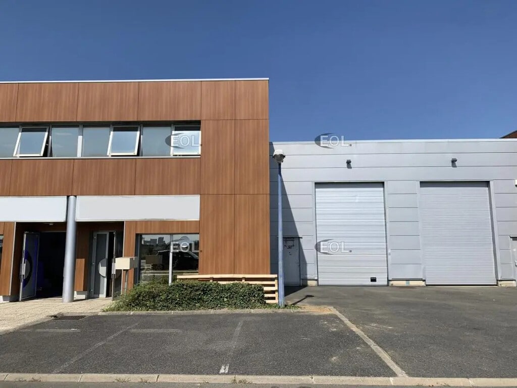 Location Local d'activités 368 m² - Photo 1