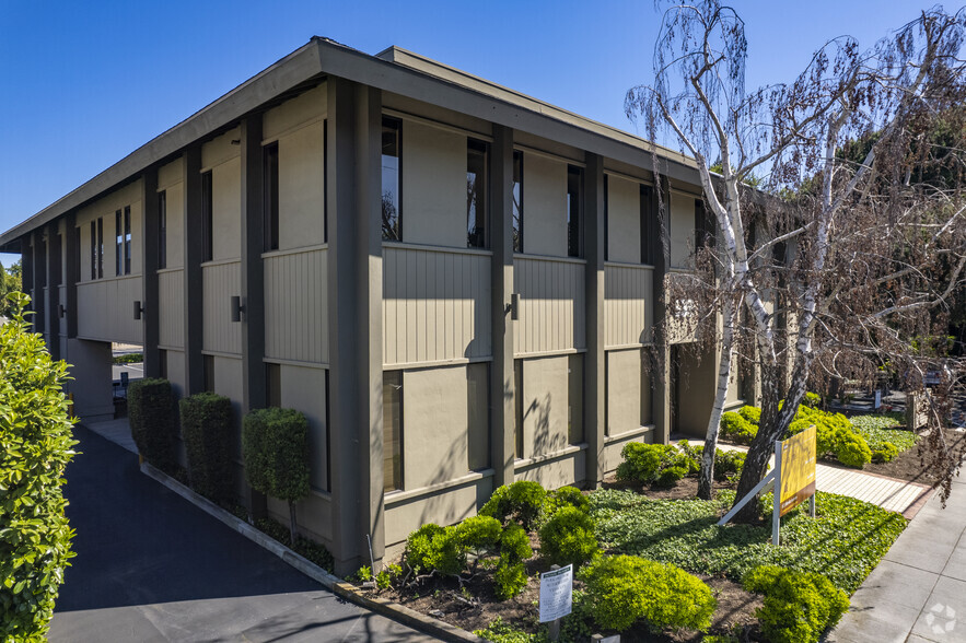 633 Menlo Ave, Menlo Park, CA for rent - Building Photo - Image 1 of 5