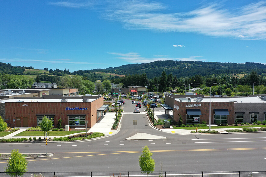 4105 E Crestview Dr, Newberg, OR for rent - Building Photo - Image 1 of 7