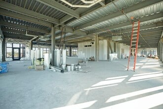 7007 N High St, Worthington, OH to rent Building Photo- Image 2 of 7